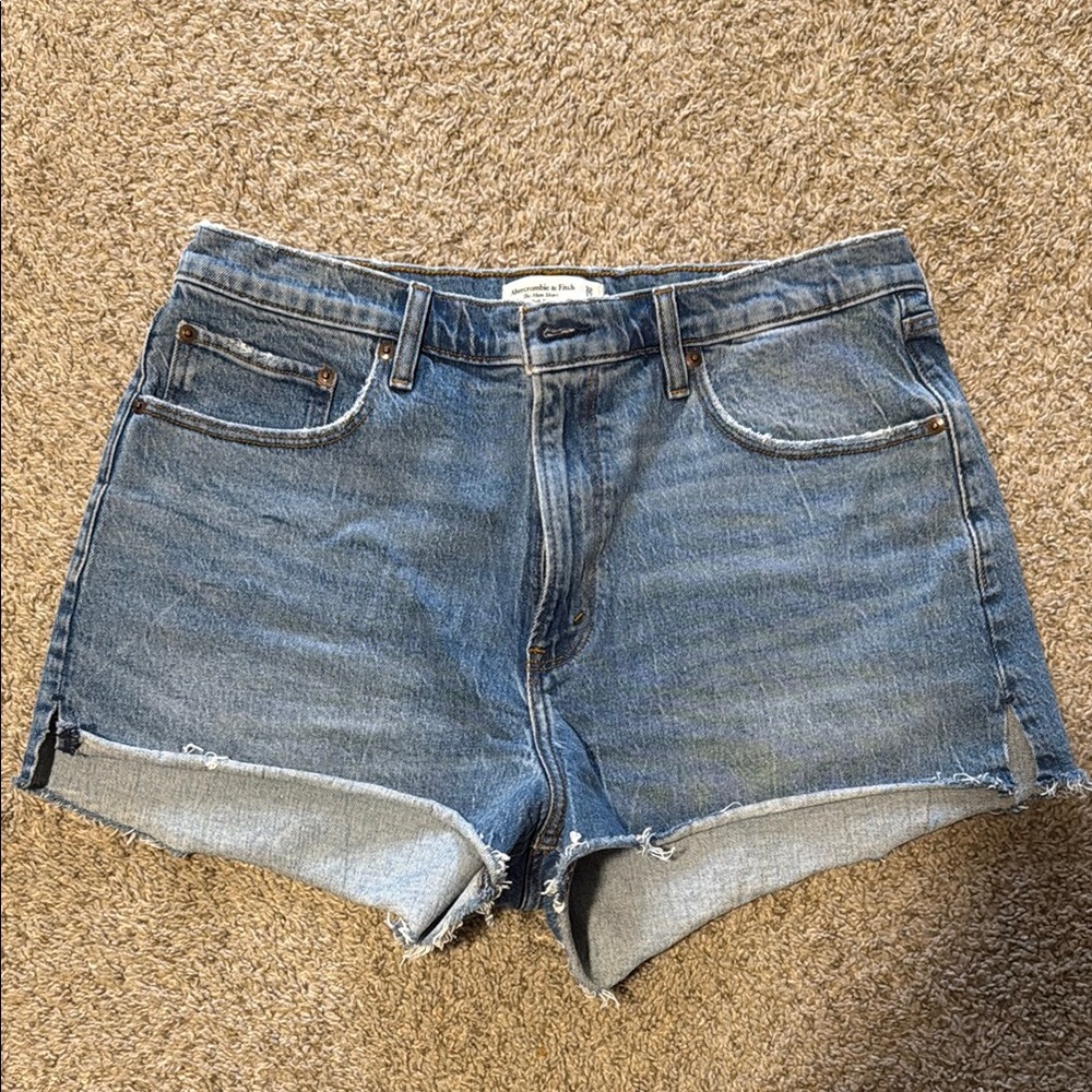 Abercrombie & Fitch Mom Short Curve Love